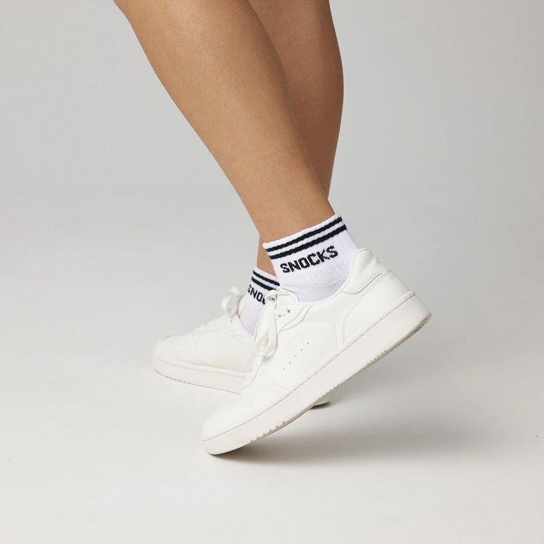 Retro Sneaker Socken | Schwarz-Weiß (Streifen) - Image 2