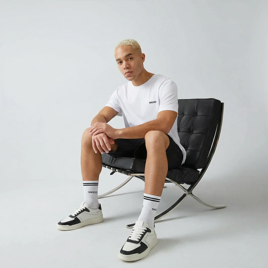 Hohe Sportsocken mit Streifen | Schwarz - Image 4